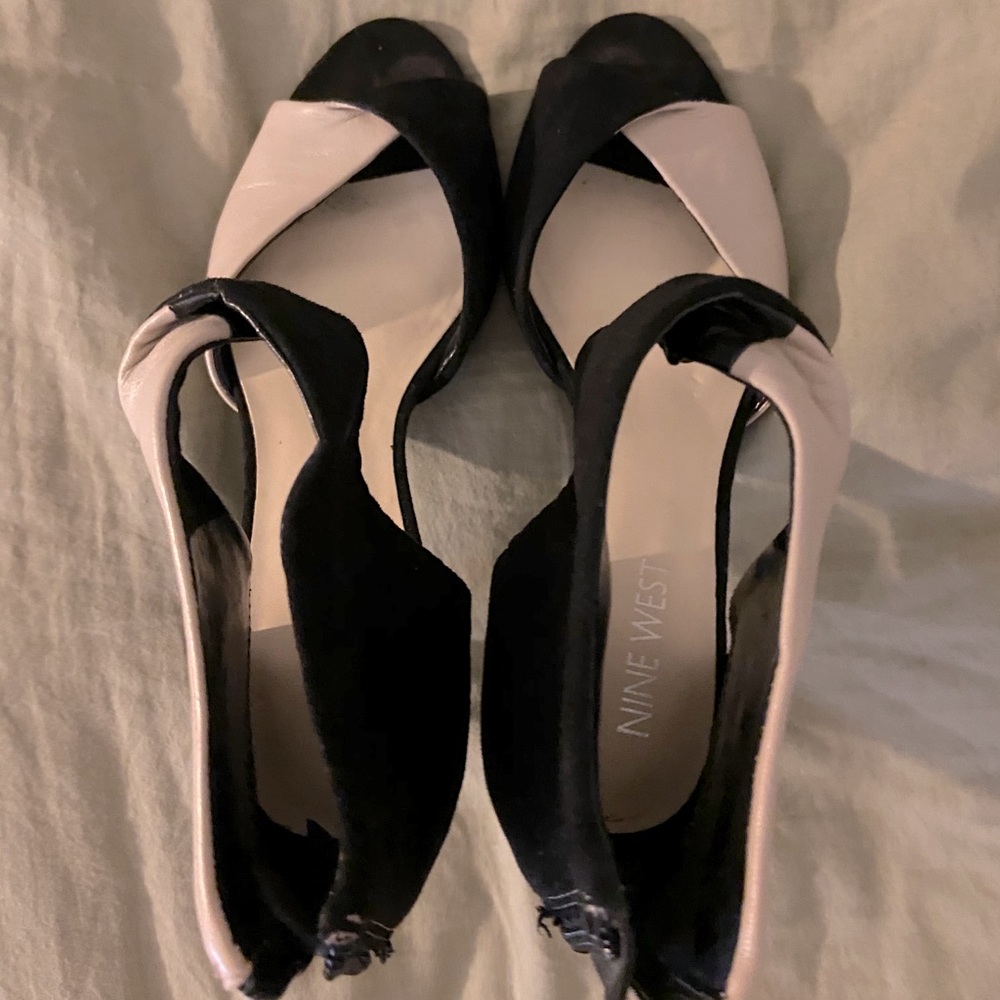 Nine West size 7.5 Black and Tan Heels